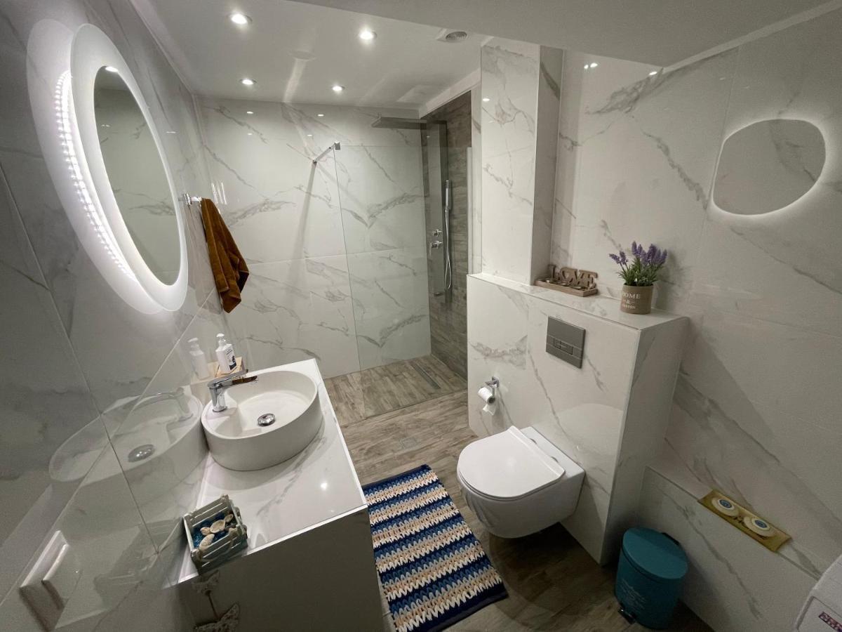 Lovely And Sunny Apartament 300M From Beach!! Peraía Buitenkant foto