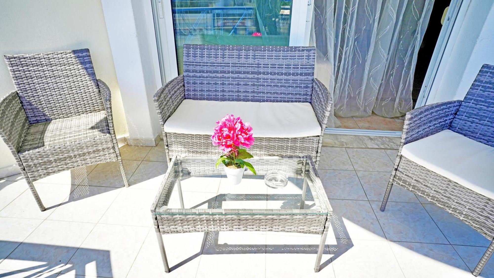 Lovely And Sunny Apartament 300M From Beach!! Peraía Buitenkant foto