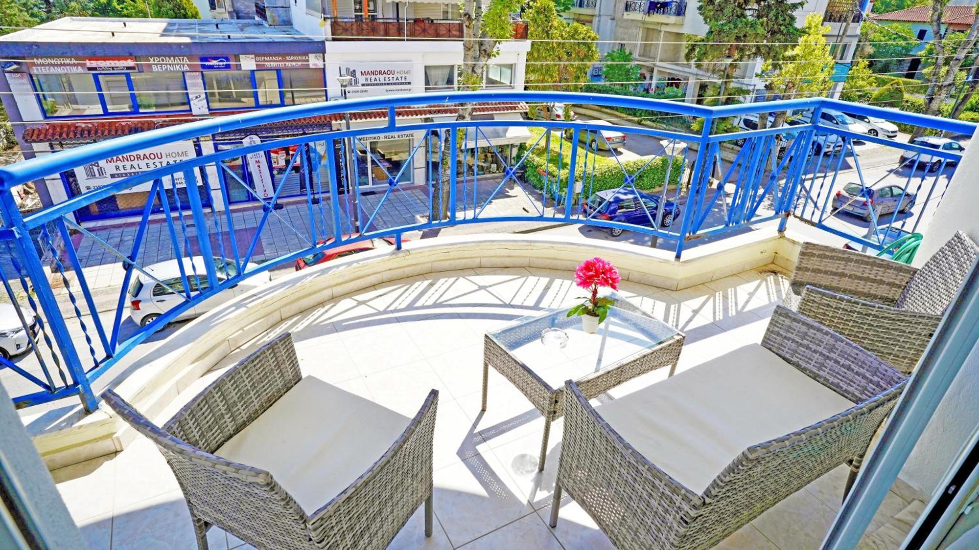 Lovely And Sunny Apartament 300M From Beach!! Peraía Buitenkant foto