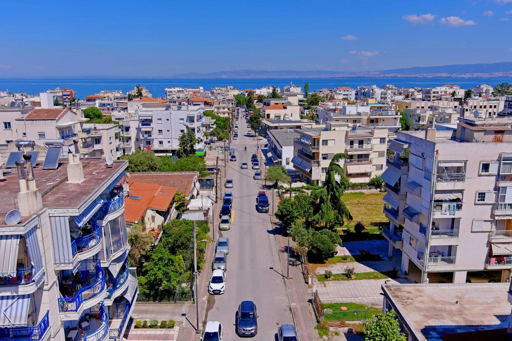 Lovely And Sunny Apartament 300M From Beach!! Peraía Buitenkant foto