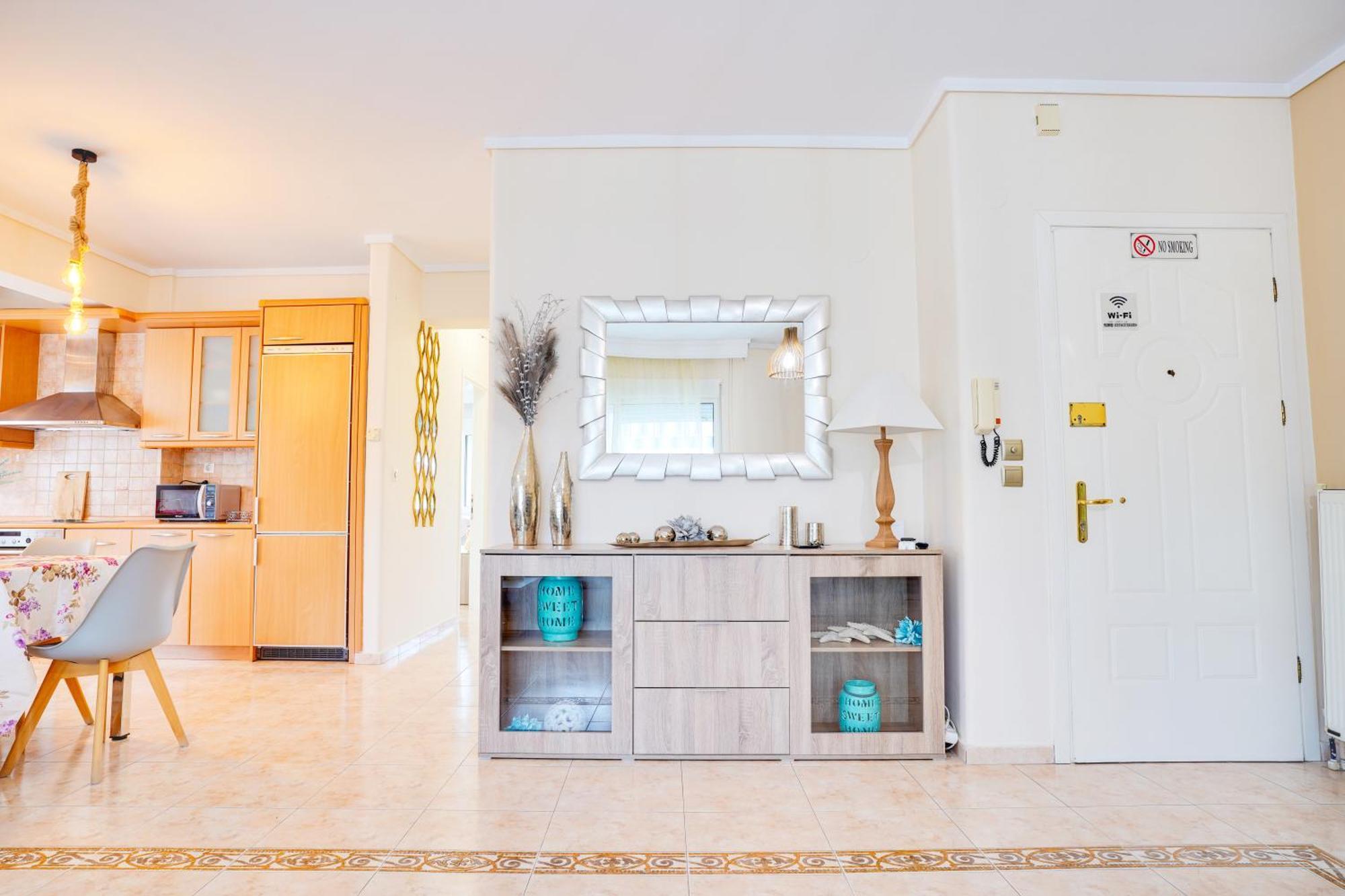 Lovely And Sunny Apartament 300M From Beach!! Peraía Buitenkant foto