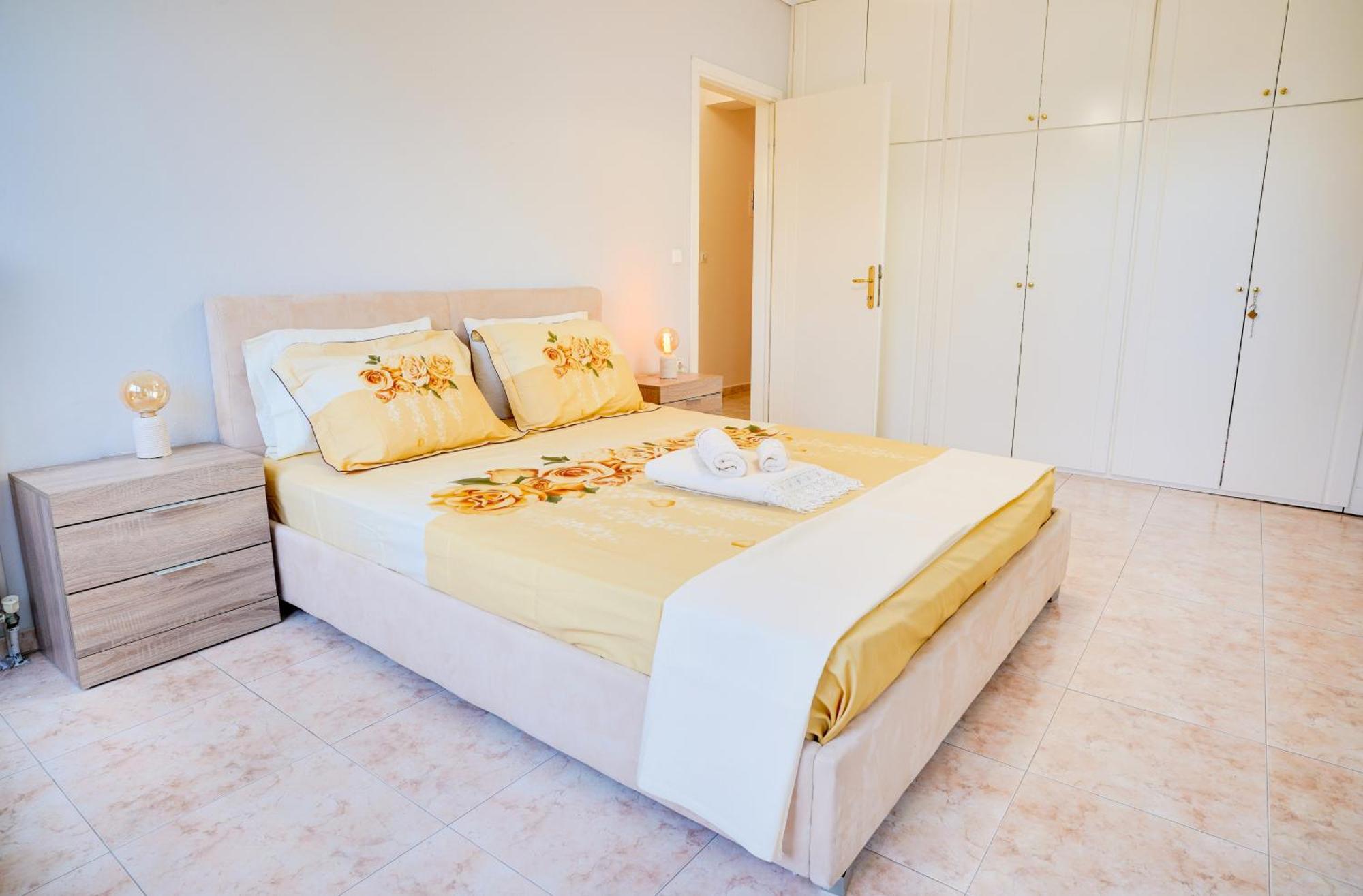 Lovely And Sunny Apartament 300M From Beach!! Peraía Buitenkant foto
