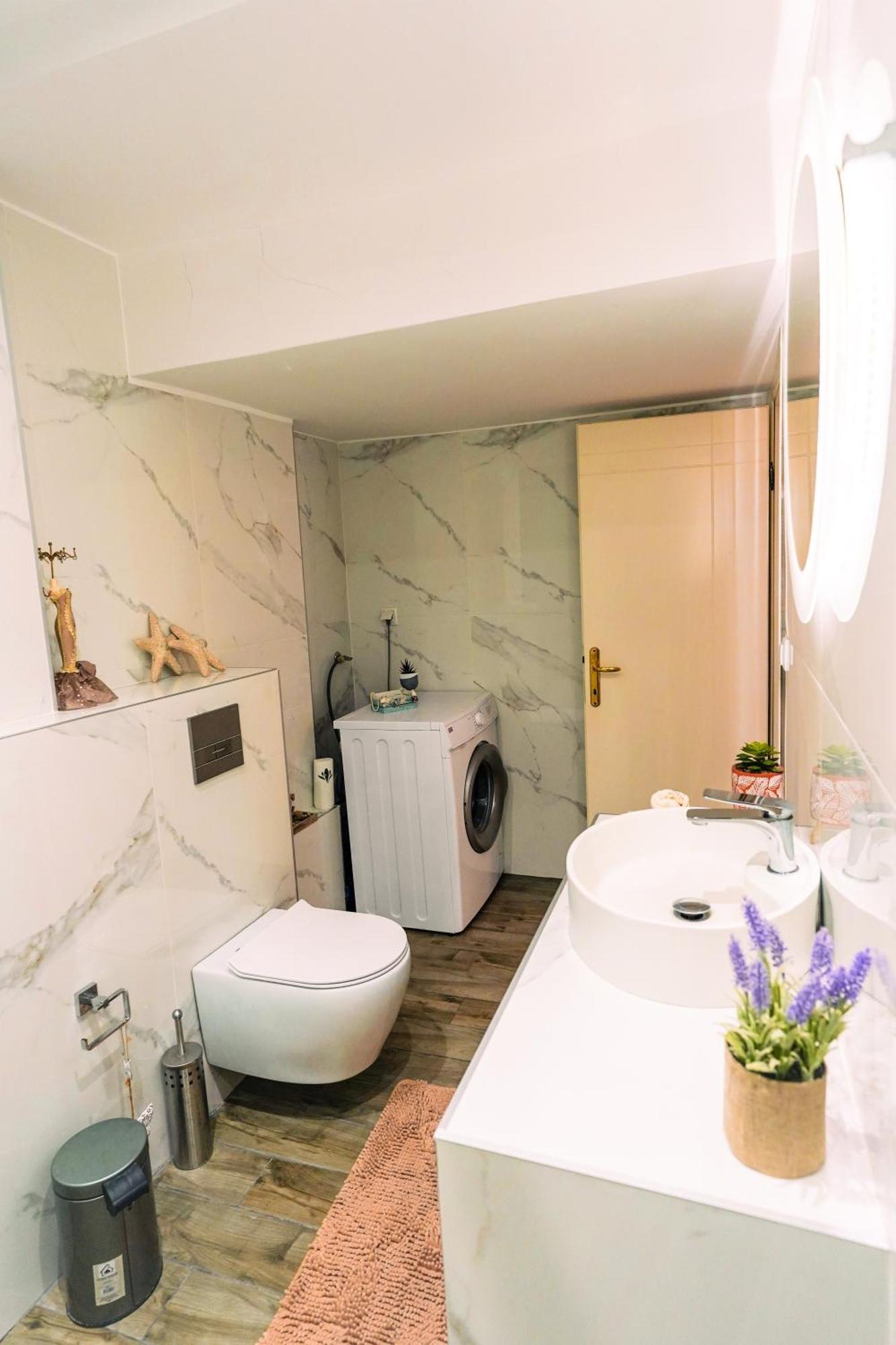 Lovely And Sunny Apartament 300M From Beach!! Peraía Buitenkant foto